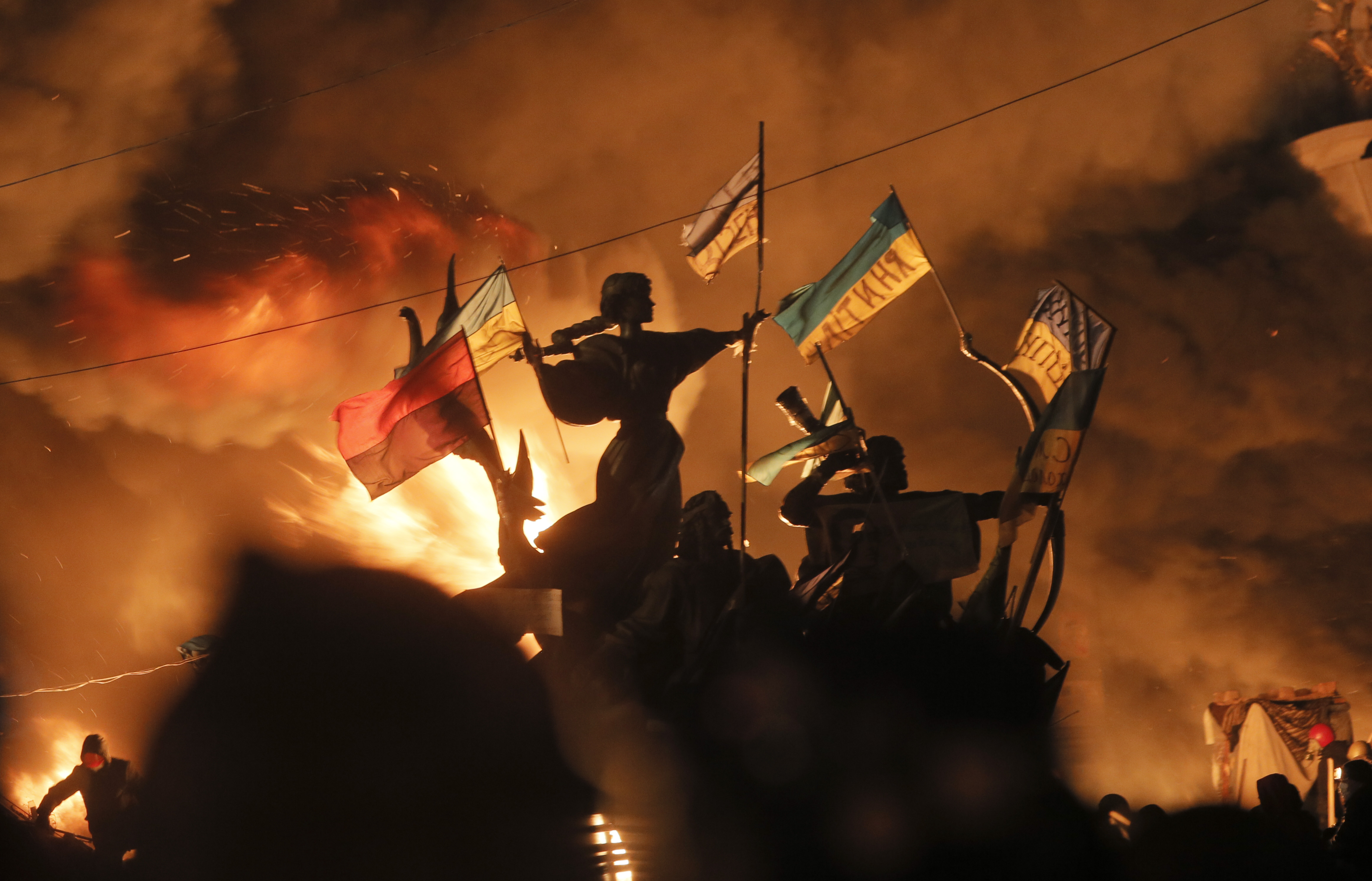 Η Ουκρανία φλέγεται – Χάος στο Κίεβο – Tουλάχιστον 14 νεκροί στις συμπλοκές διαδηλωτών-αστυνομίας