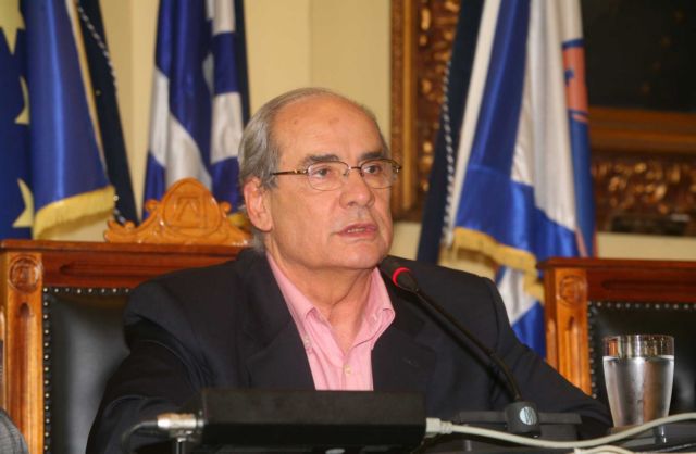 Β. Μιχαλολιάκος: Παρουσιάζει το έργο του ως δήμαρχος Πειραιά