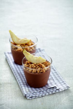 Μους σοκολάτα με τρούφα και ψητά αχλάδια