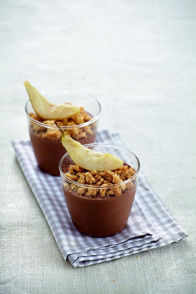 Μους σοκολάτα με τρούφα και ψητά αχλάδια