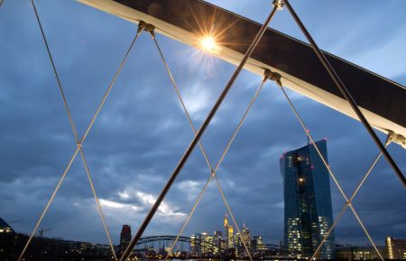 Ντράγκι: Επιστροφή της ευρωζώνης εντός στόχων το 2016