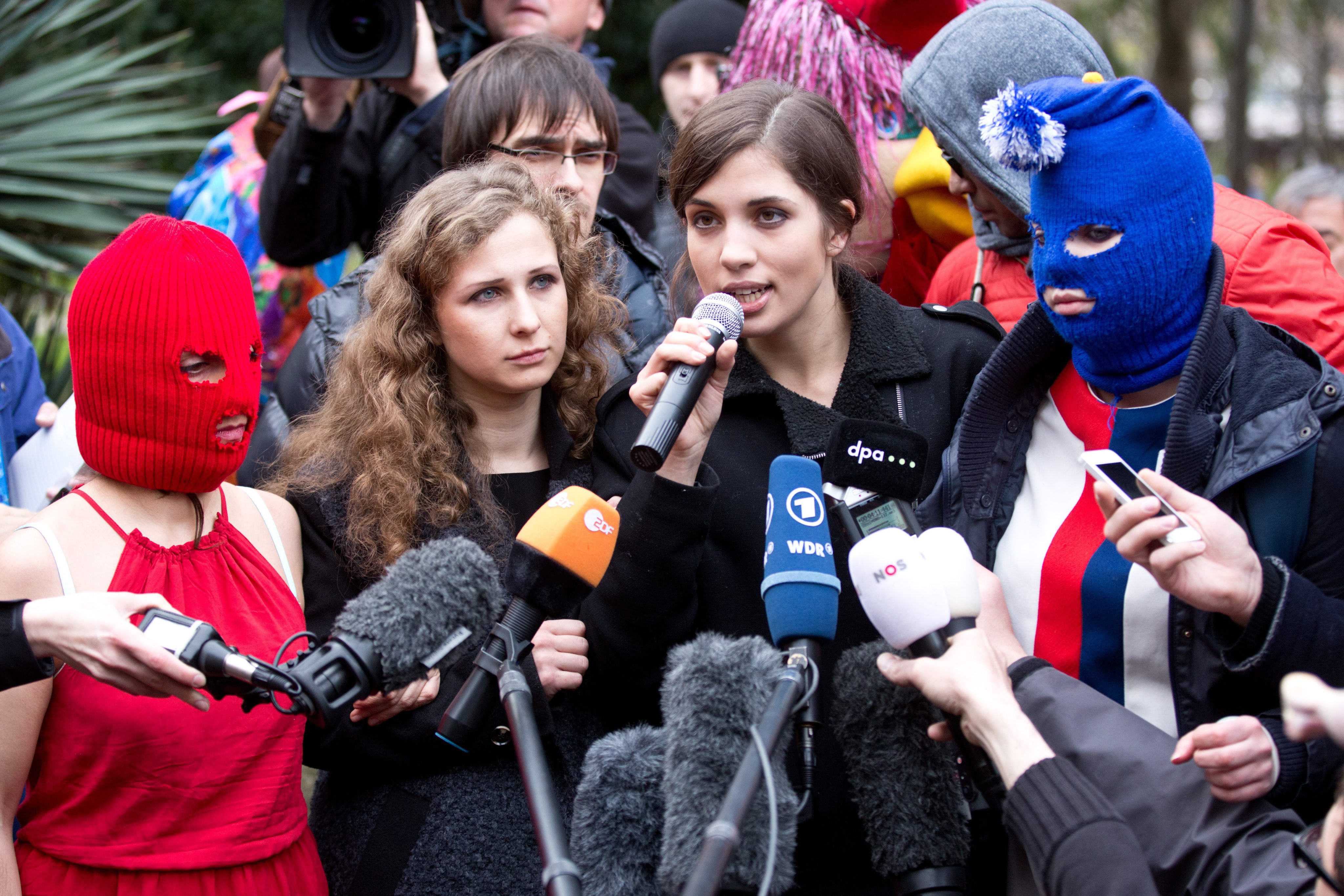 Pussy Riot: «Ο Πούτιν δεν είναι τόσο δημοφιλής στη Ρωσία»