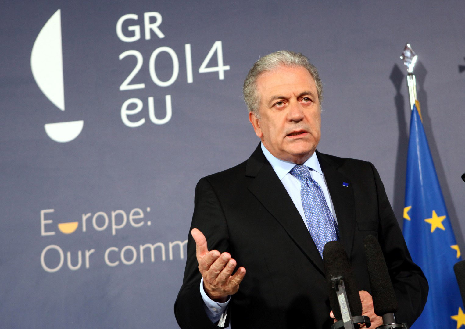 Ο Αβραμόπουλος στις Βρυξέλλες για τη σύνοδο υπουργών Αμυνας του ΝΑΤΟ