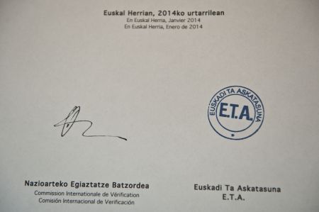 ΕΤΑ:Αρχισε να παραδίδει τον οπλισμό της, σύμφωνα με διεθνή επιτροπή