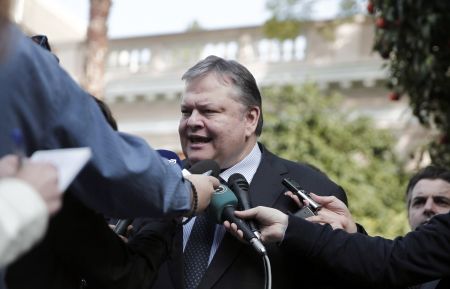 Βενιζέλος:  Να γίνει διεθνής διάσκεψη για την ουκρανική οικονομία