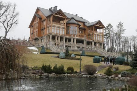 Αξιοθέατο με το αζημίωτο το «παλάτι» του Γιανουκόβιτς