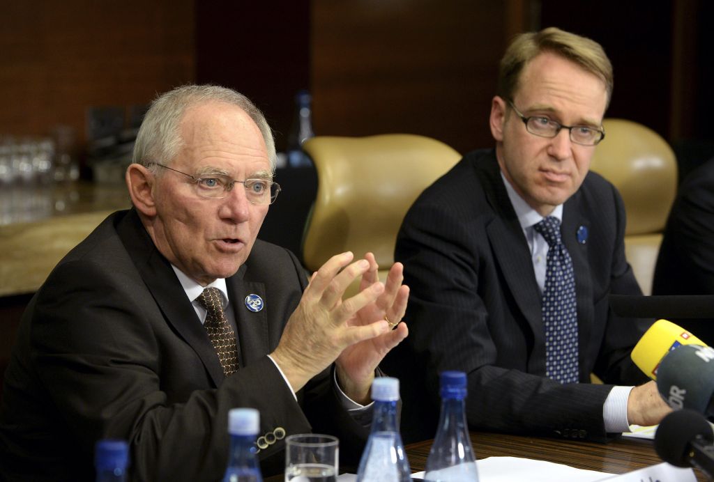 Σόιμπλε: Δεν πρέπει να βασίζεται στην ΕΚΤ η ευρωζώνη