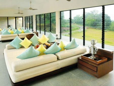 H χλιδή συναντά την κρίση