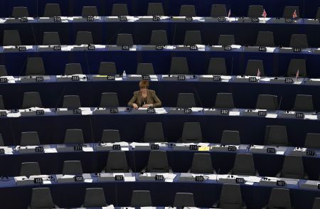 Η Ευρωβουλή αξιολογεί το ρόλο της τρόικα στις χώρες των μνημονίων