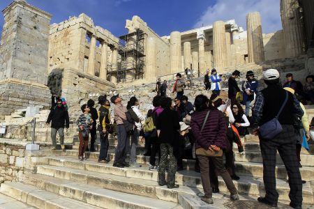 Infobank Hellastat: Στα 18,5 εκατ. οι τουρίστες, στα €13δισ. τα έσοδα το 2014