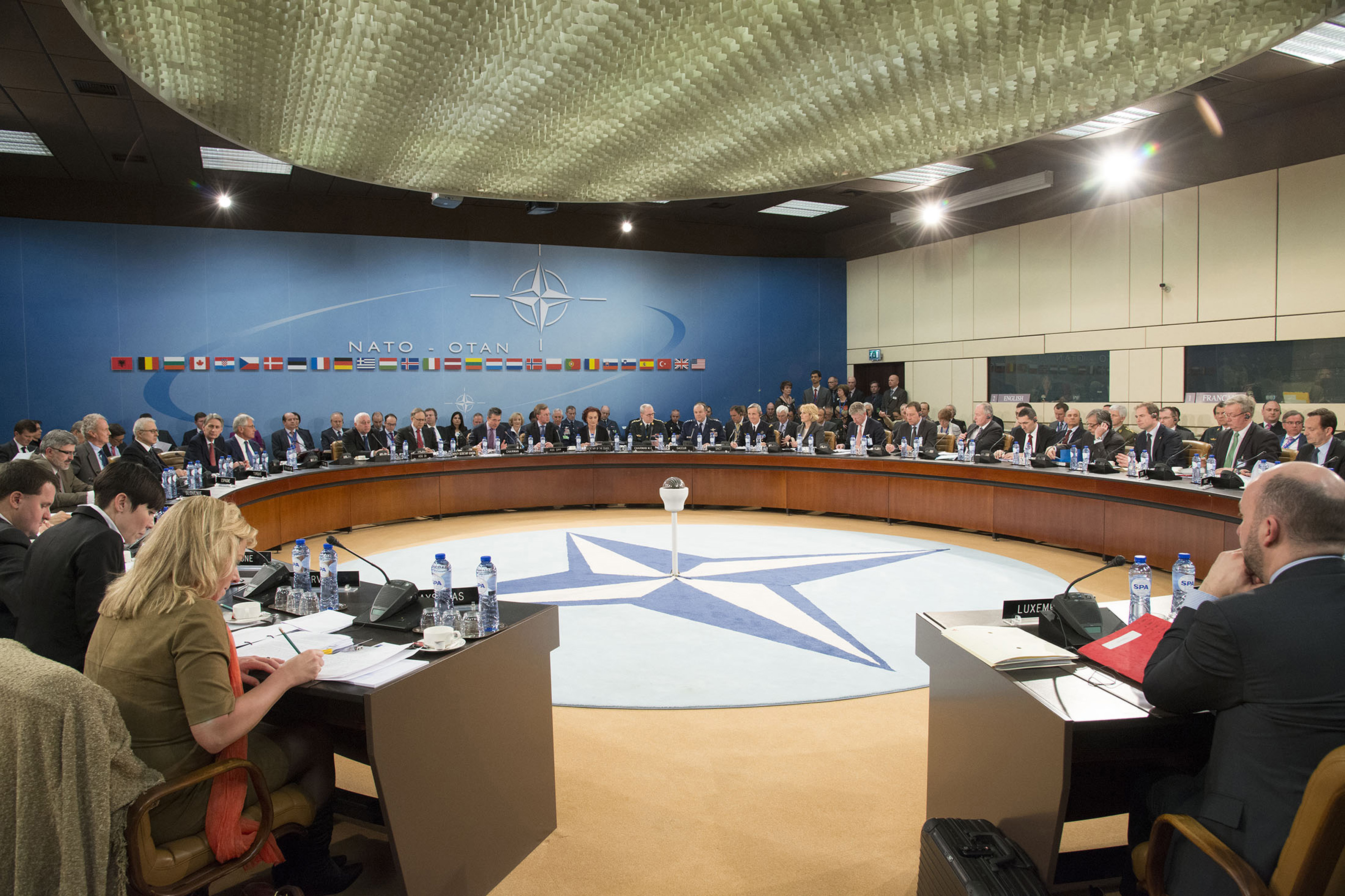 Το ΝΑΤΟ «εξετάζει να στρέψει» την ευρωπαϊκή αντιπυραυλική ασπίδα προς τη Ρωσία