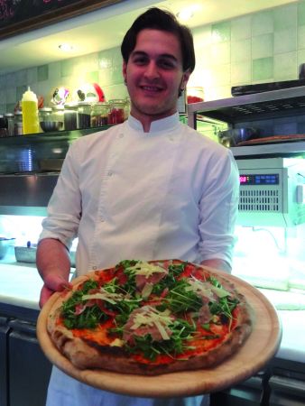 Νυχτερινό street food στη Βαλαωρίτου