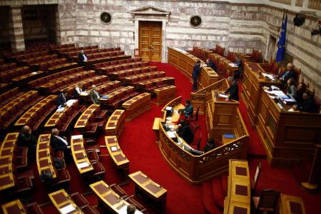 Τροπολογία για ακαταδίωκτο δημάρχων που χειρίζονται συμβάσεις μίσθωσης έργου