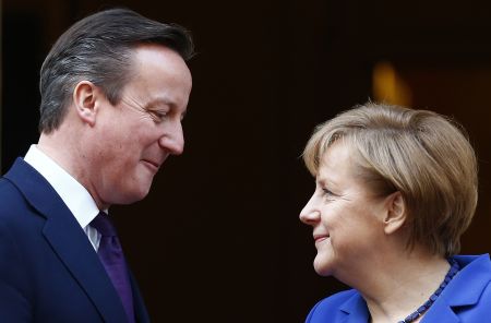 Κόντρα Μέρκελ-Κάμερον για την μετακίνηση εργαζομένων στην ΕΕ