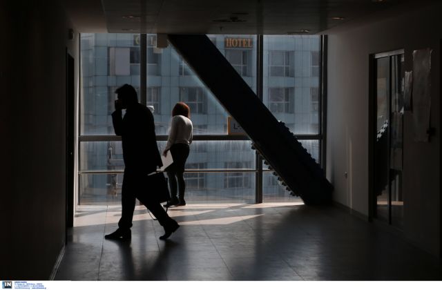Στο πόδι οι εργαζόμενοι στο ΙΚΑ για τις μειώσεις του εφ΄ άπαξ
