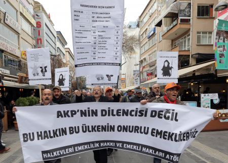 Τουρκία: Ελεύθεροι εν αναμονή της δίκης τους οι γιοι των υπουργών