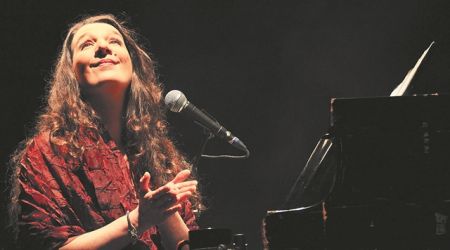 «Παραδίδω στο κοινό την καρδιά μου»