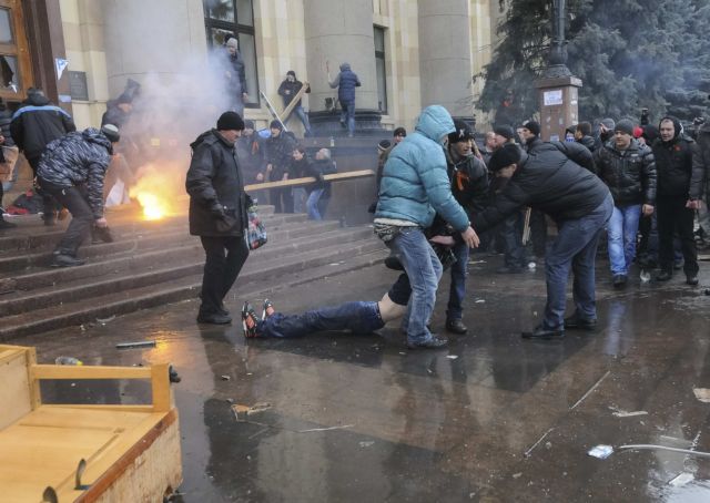 Δύο νεκροί σε συγκρούσεις στην ανατολική Ουκρανία