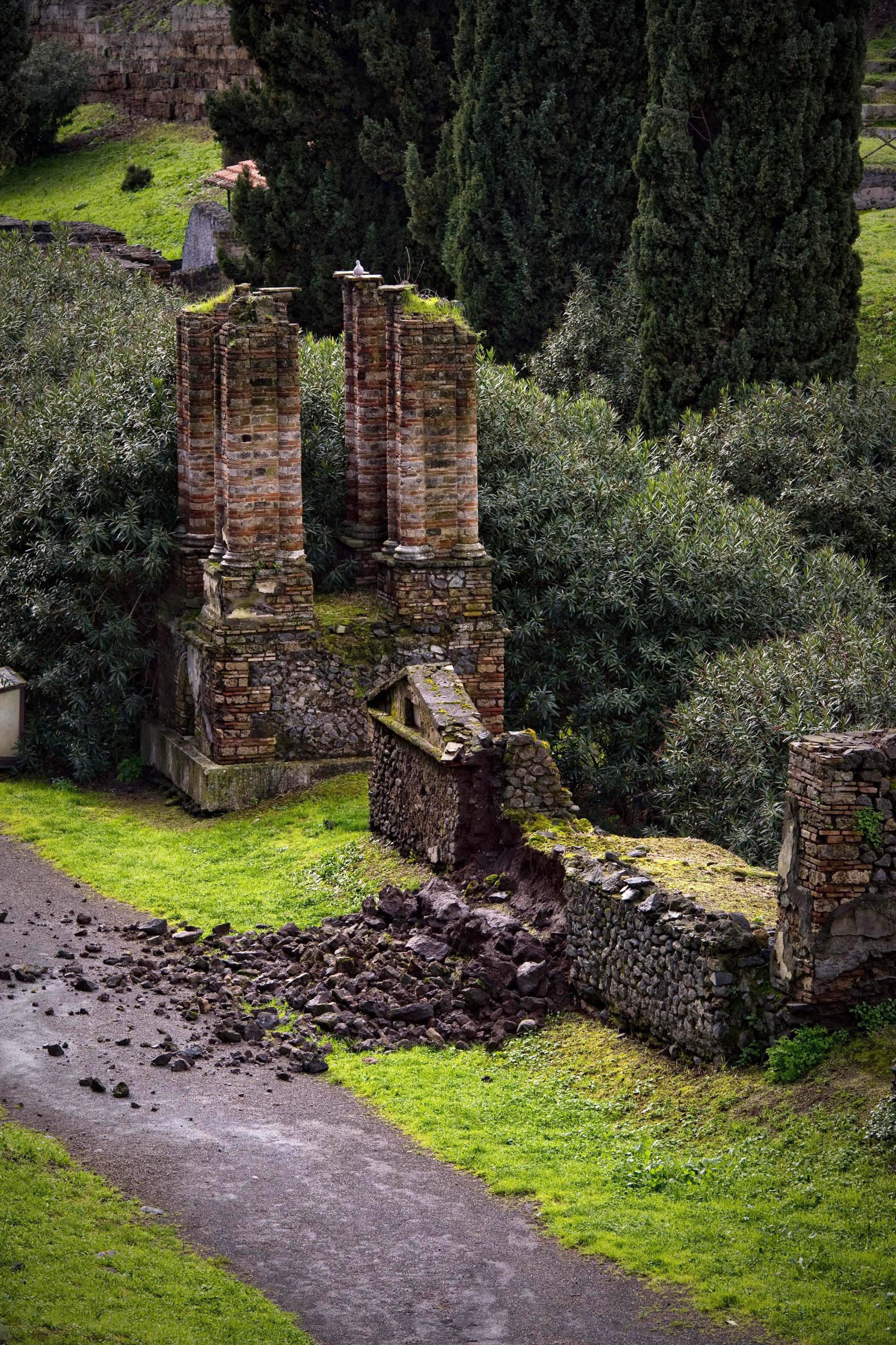 Η Πομπηία καταρρέει λόγω βροχοπτώσεων