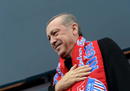 Τουρκία: Ισχυρός παραμένει ο Ερντογάν με πάνω από 45% παρά τα σκάνδαλα