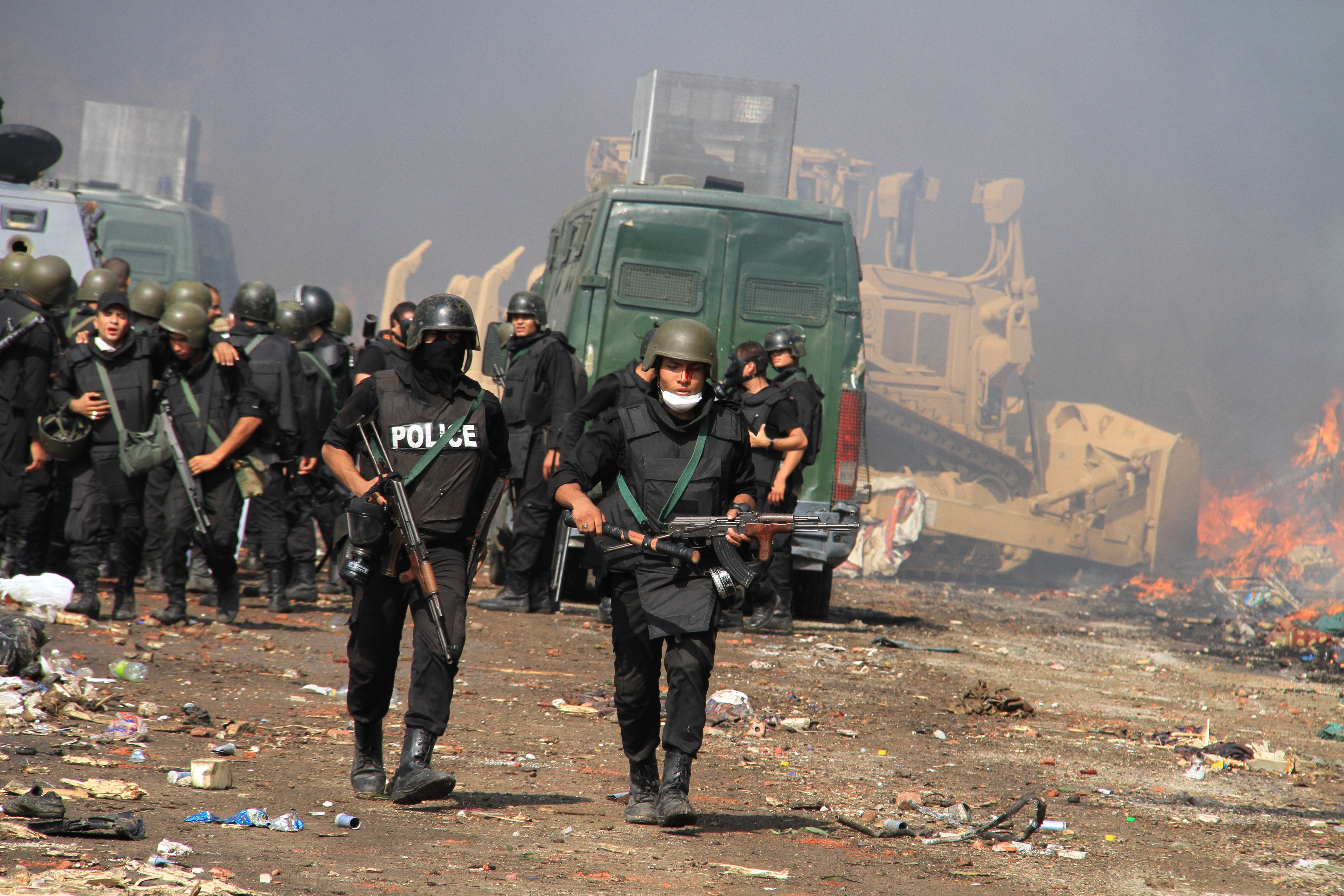 Επίθεση μασκοφόρων εναντίον λεωφορείου του στρατού στο Κάιρο