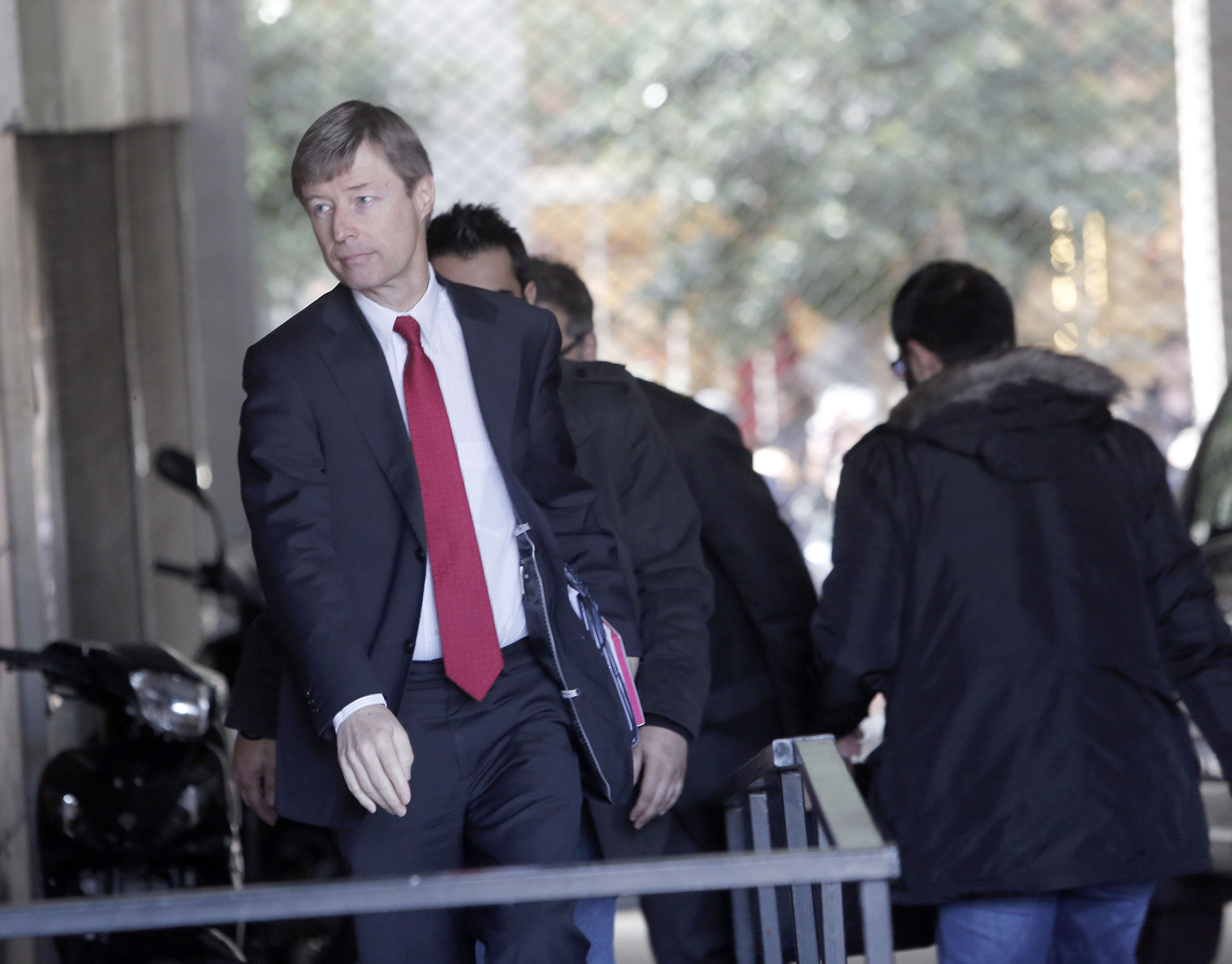 Βρούτσης- τρόικα: Συνάντηση χωρίς συμφωνία αλλά με σύγκλιση απόψεων