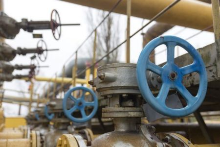 Η Μόσχα παίζει το χαρτί του αερίου, η Ευρώπη διστάζει