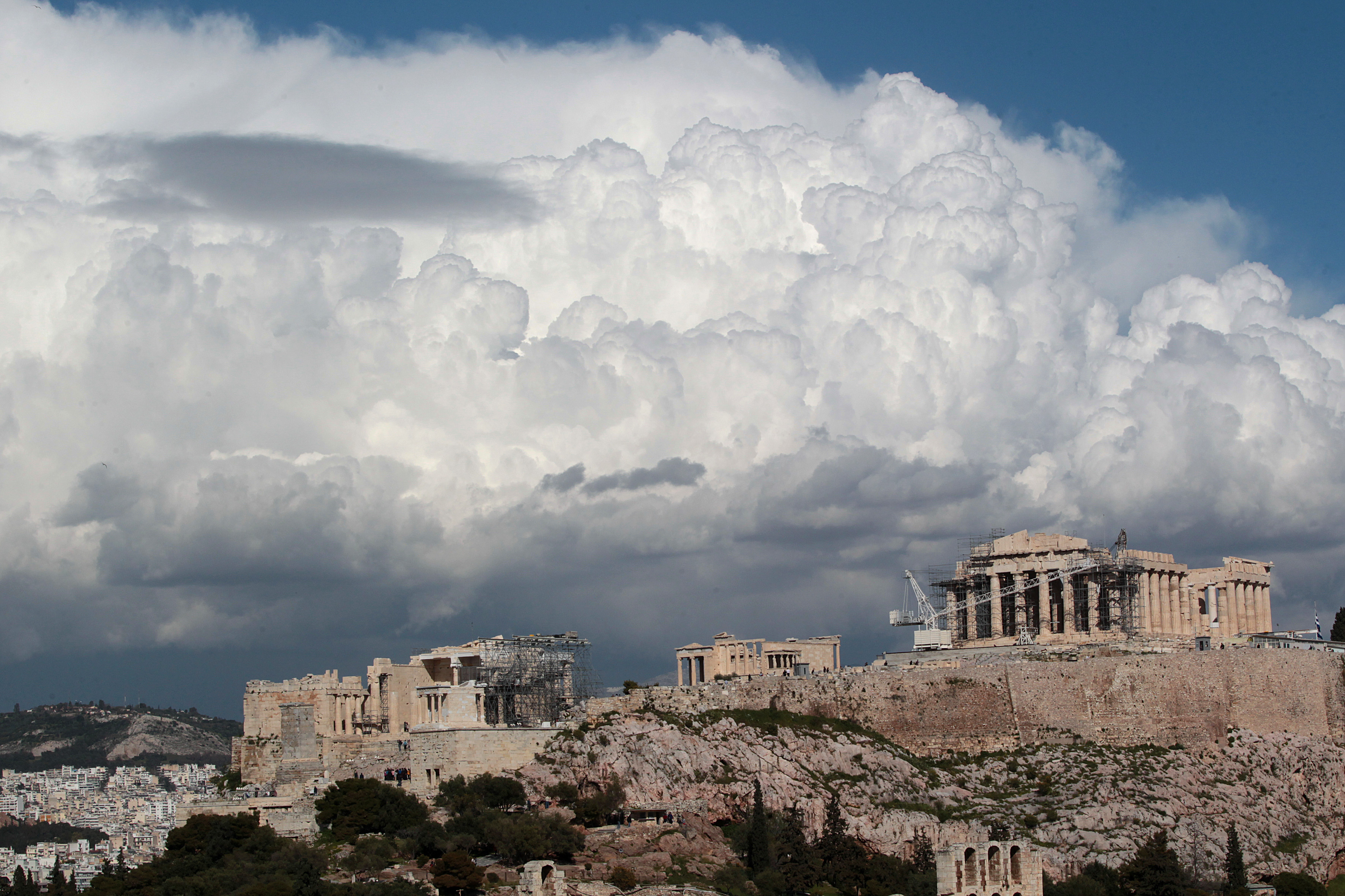 ΔΝΤ: Η ελληνική οικονομία επιστρέφει στην ανάπτυξη το 2014