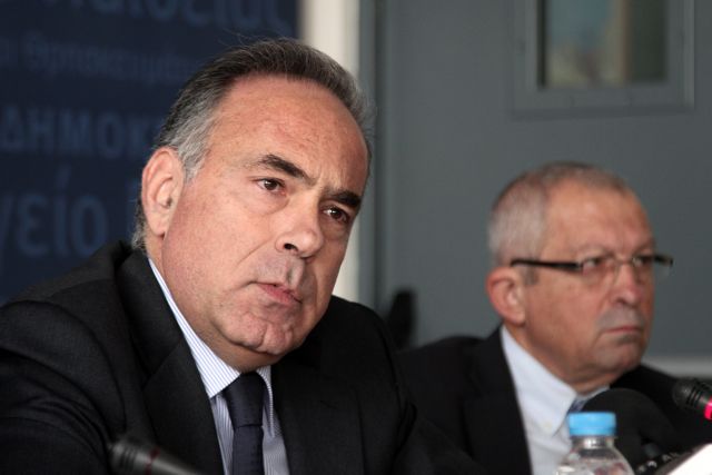 Αιχμές για «τρομερές πιέσεις συντεχνιών» στον υπουργό Παιδείας | tovima.gr