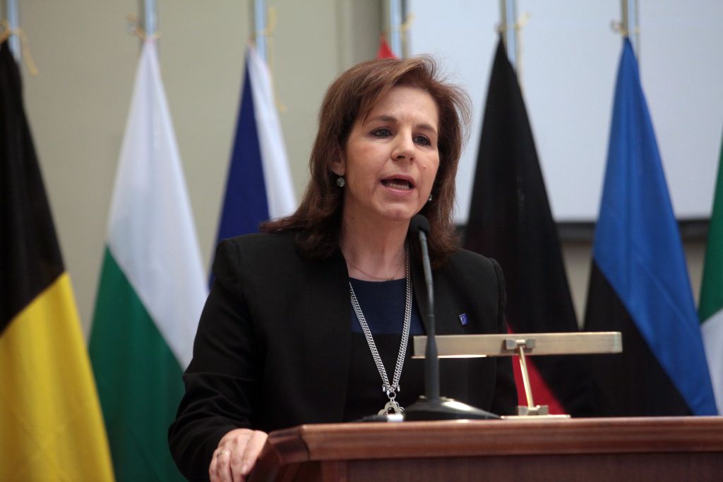 Χριστοφιλοπούλου: Ποιους καλύπτουν η Δούρου και οι 19 δήμαρχοι;