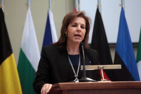 Χριστοφιλοπούλου: Ποιους καλύπτουν η Δούρου και οι 19 δήμαρχοι;