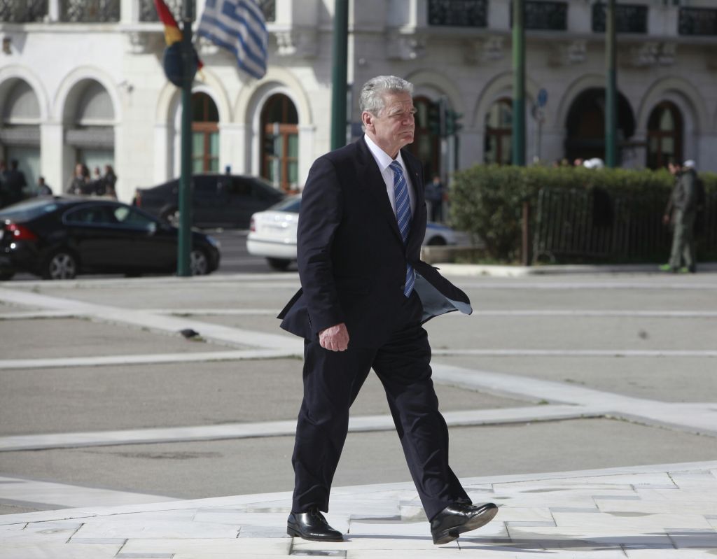 Deutsche Welle: «Ο Γκάουκ απορρίπτει το αίτημα για επανορθώσεις»