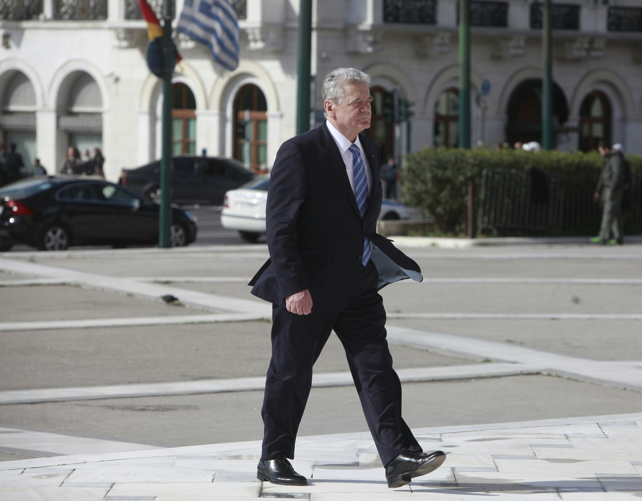 Deutsche Welle: «Ο Γκάουκ απορρίπτει το αίτημα για επανορθώσεις»