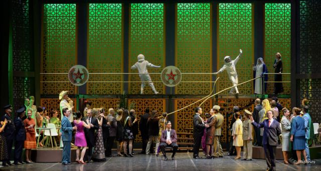 Με τόλμη και χιούμορ