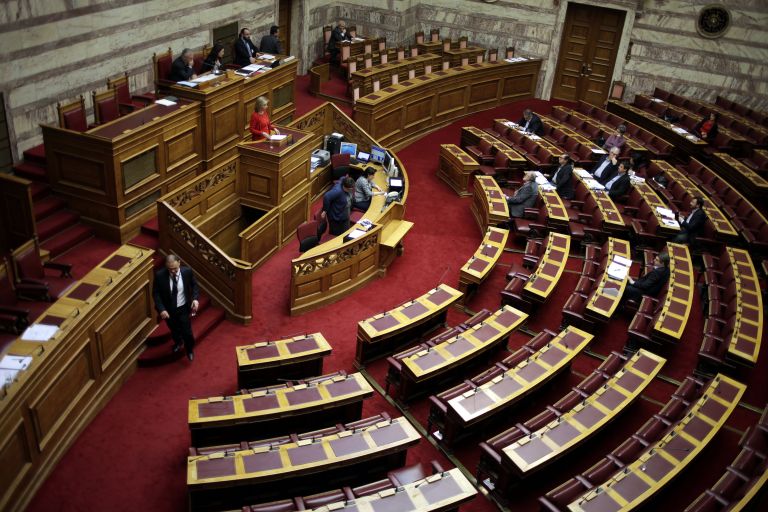 Βουλή: Σφοδρές αντιδράσεις για αλλοίωση αποτελέσματος ψηφοφορίας | tovima.gr