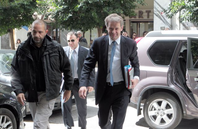 Troika extends stay in Athens to complete negotiations