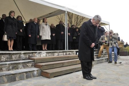 Γερμανικός Τύπος: Αργοπορημένη η συγγνώμη της Γερμανίας στην Ελλάδα