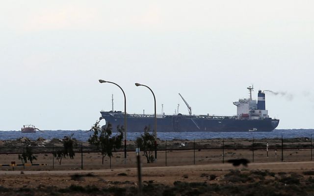 Λιβύη: Απειλεί να βομβαρδίσει βορειοκορεατικό πετρελαιοφόρο