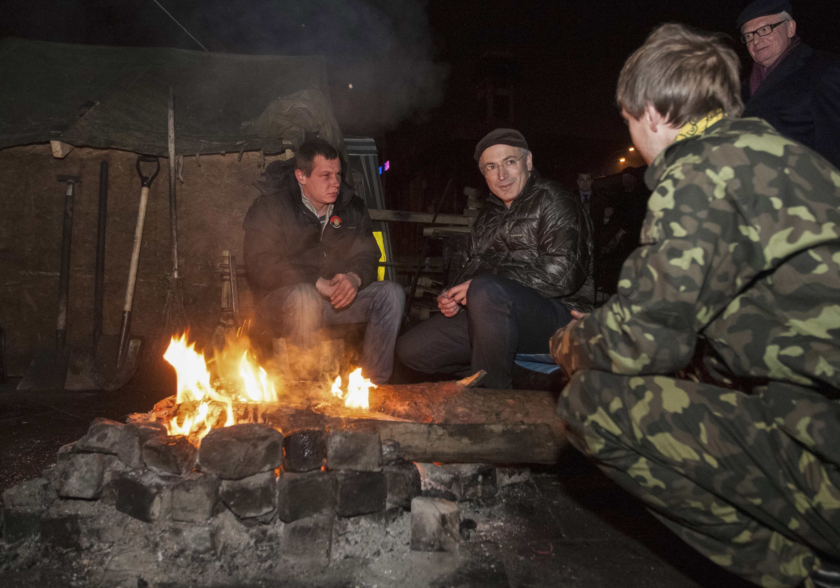 Χοντορκόφσκι: Η Ρωσία συνένοχος της ουκρανικής αστυνομίας