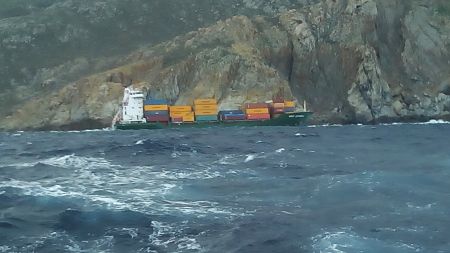 Μύκονος: Μικρή ρύπανση από την προσάραξη του πλοίου-κοντέινερ