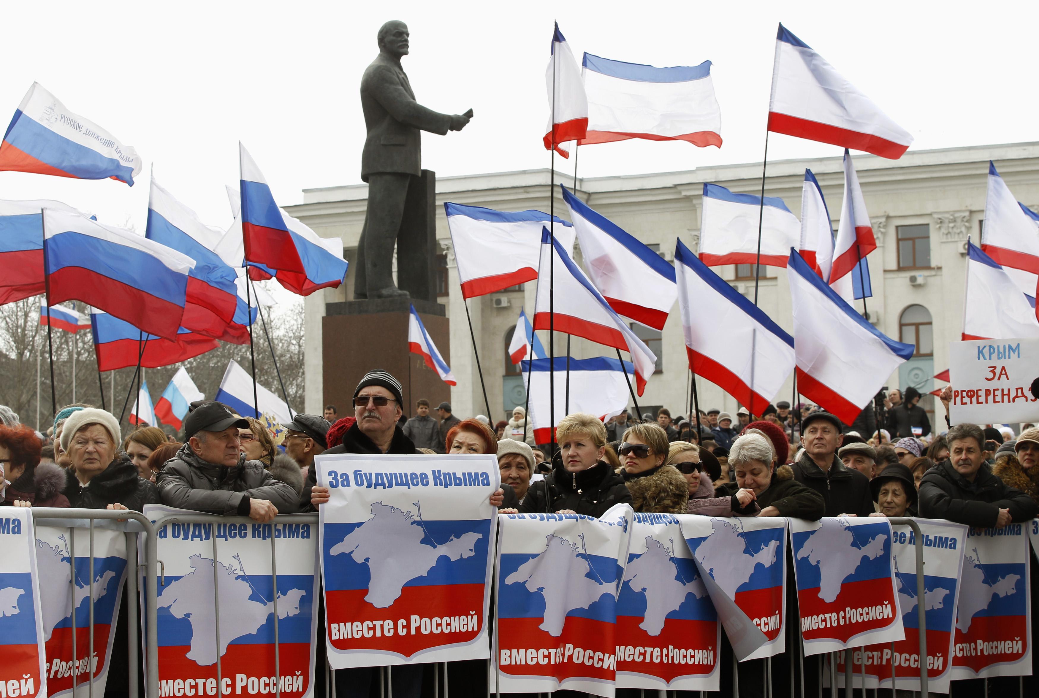 Σε εξέλιξη και χωρίς εντάσεις το δημοψήφισμα για την ένωση Κριμαίας με Ρωσία