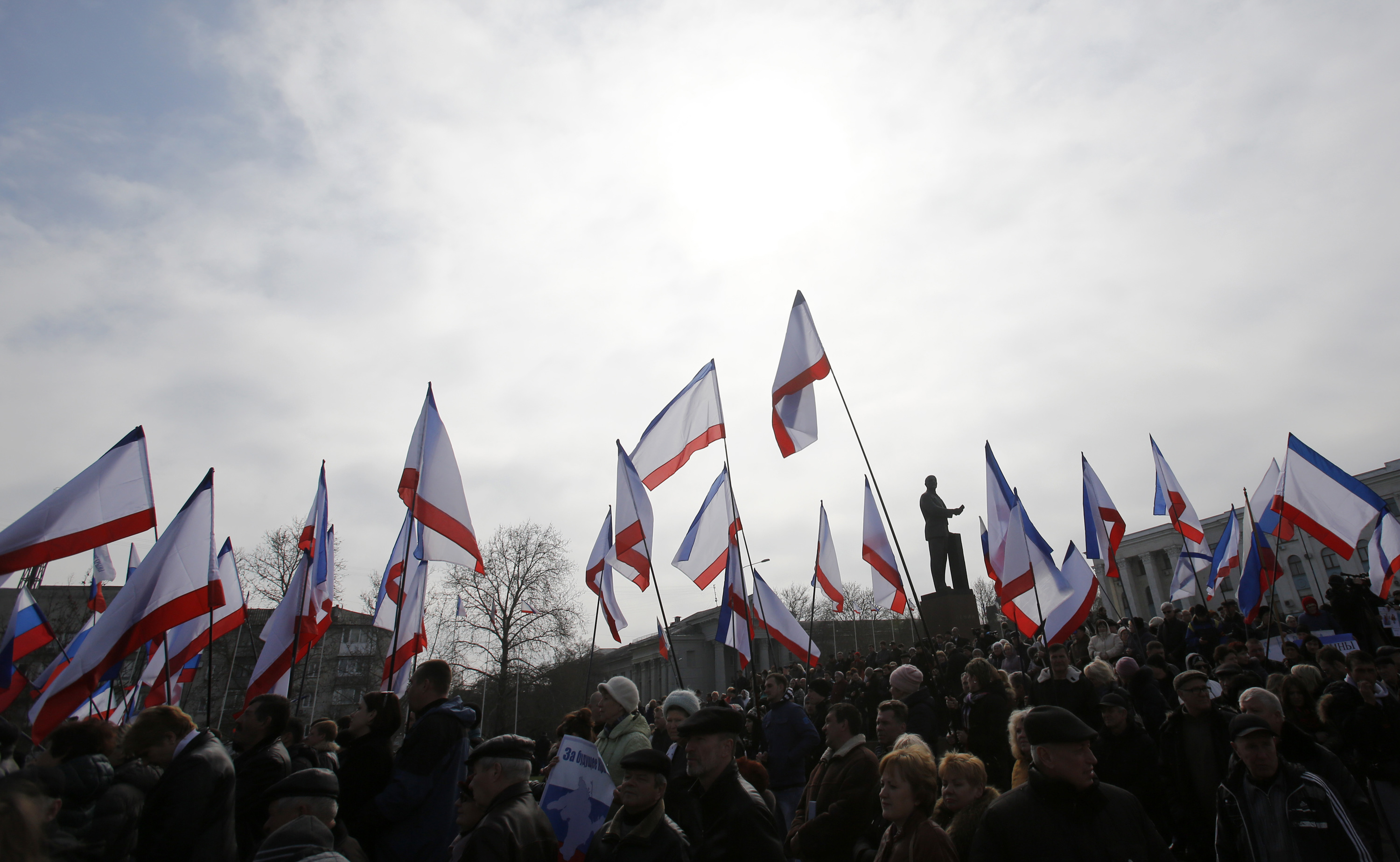Προ εμφυλίου η Κριμαία – Ενταση στη Συμφερόπολη -«Δεν δίνουμε σπιθαμή γης» λέει το Κίεβο
