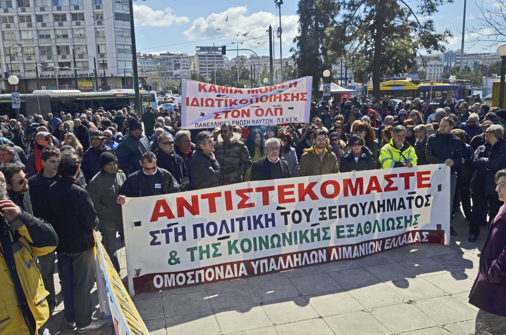 Αμετακίνητοι λιμενεργάτες – υπουργός για την πώληση του ΟΛΠ