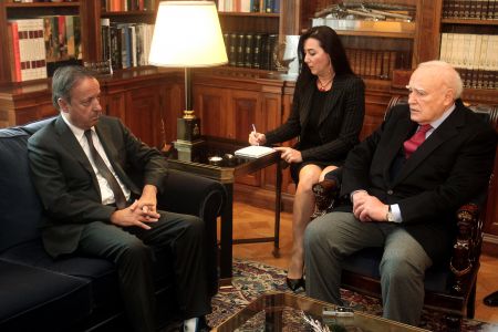 Παπούλιας: «Οι Έλληνες ακόμα υποφέρουν»