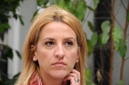 Ρένα Δούρου: «Θα παραμείνω στην περιφέρεια ακόμη και αν χάσω»