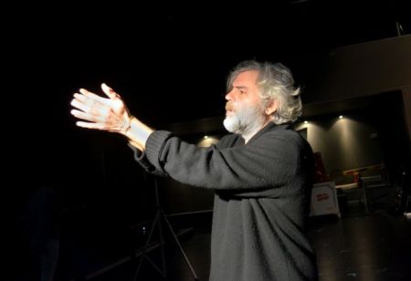 Νίκος Καραθάνος: Στο ποτάμι με τον Τσέχοφ