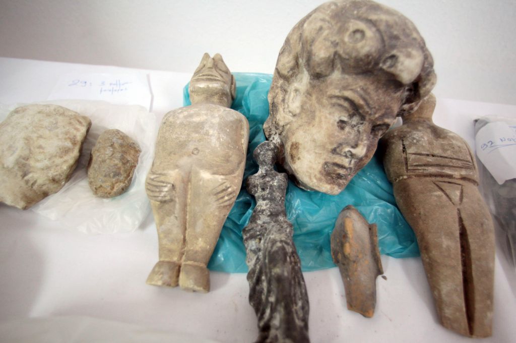 Police arrest 54yo in possession of 230 ancient artifacts