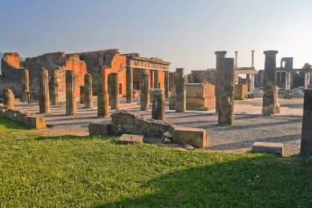 Η Πομπηία καταρρέει