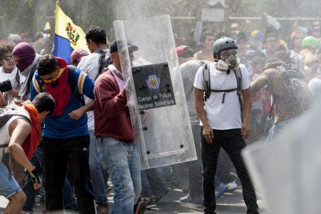 Συν τρεις οι νεκροί κατά τις διαδηλώσεις στη Βενεζουέλα