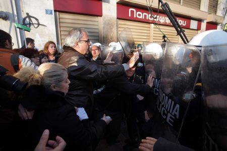 Κλίμα έντασης μεταξύ αστυνομίας και καθαριστριών στο Γενικό Λογιστήριο